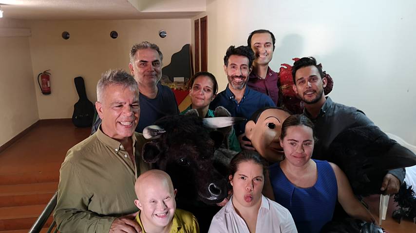 Foto GDD - Henrique Amoedo e elenco dos "Bichos".